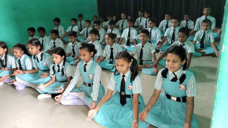 सेंट जेवियर्स इंग्लिश स्कूल को अपने बच्चे की शिक्षा के लिए क्यों चुनें?